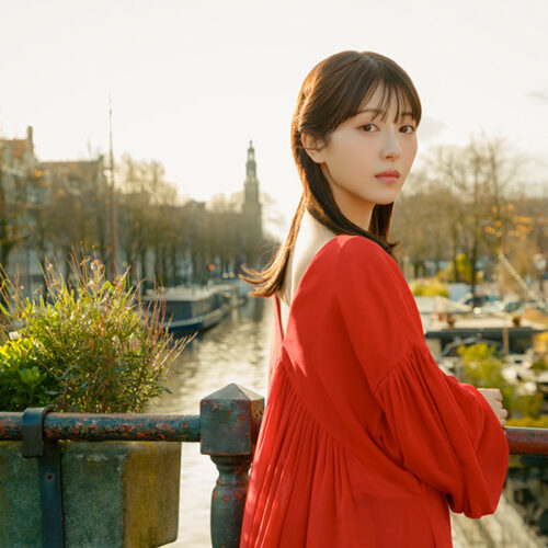 浜辺美波、25歳の節目に最新写真集『25』を発売決定！初の海外